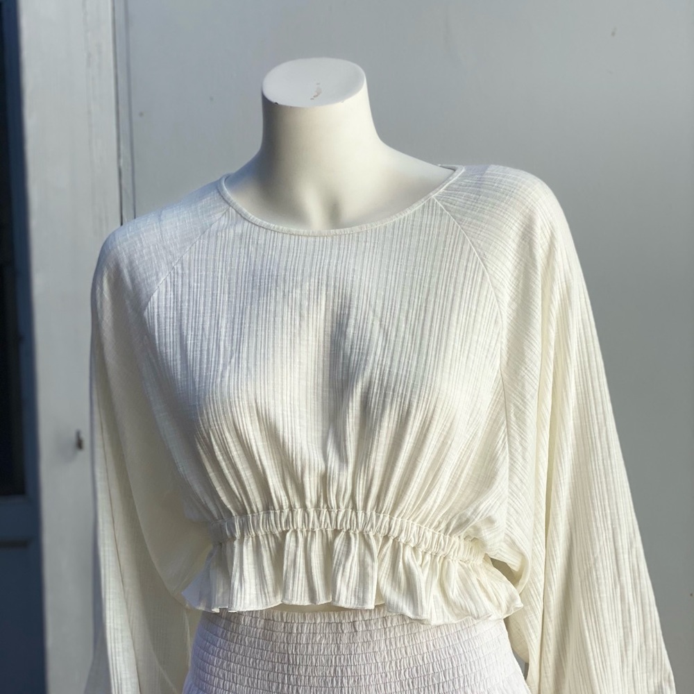 En Créme Off-White Long Sleeve Crop